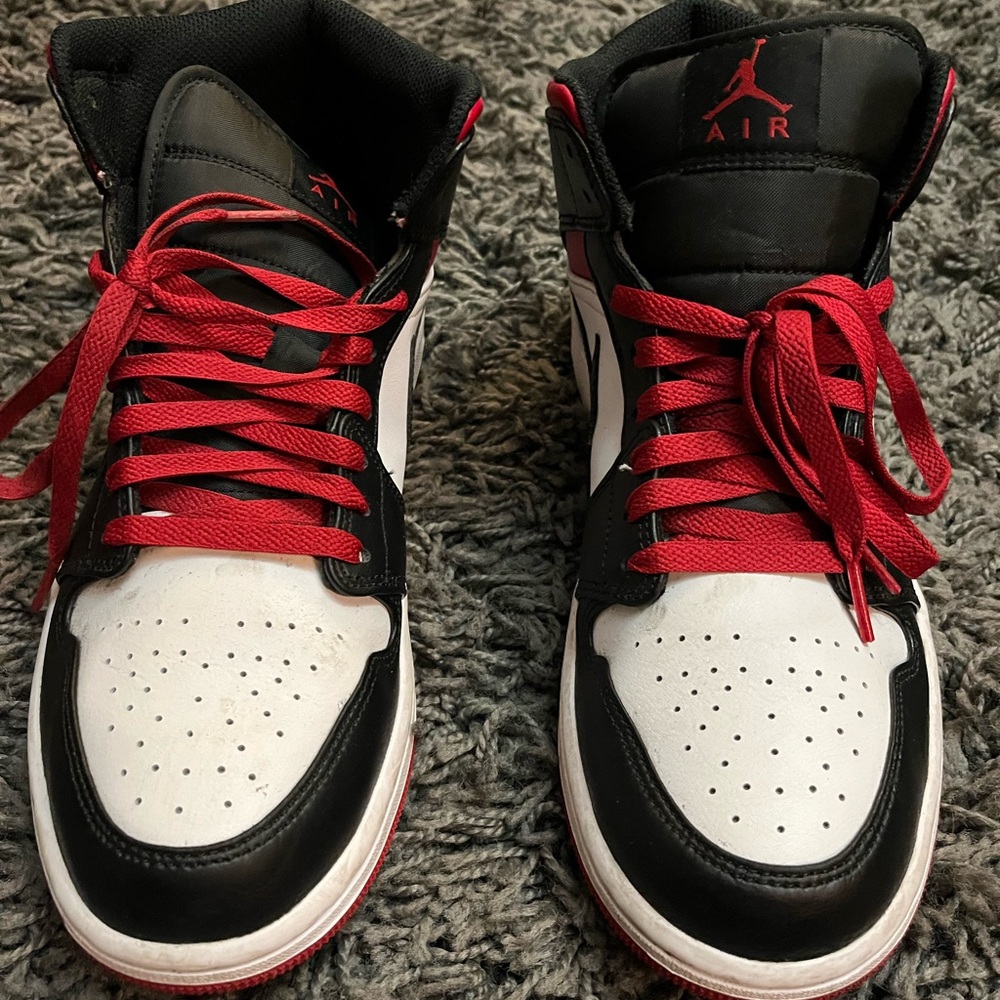 Air Jordan 1 Mid